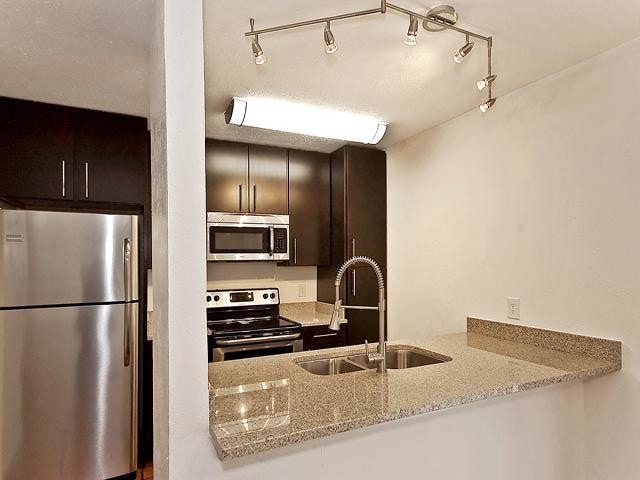 Building Photo - 5909 Birchbrook Dr Unit 225 Rental