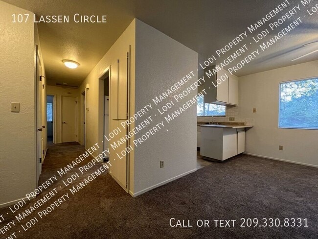 Photo - 107 Lassen Cir
