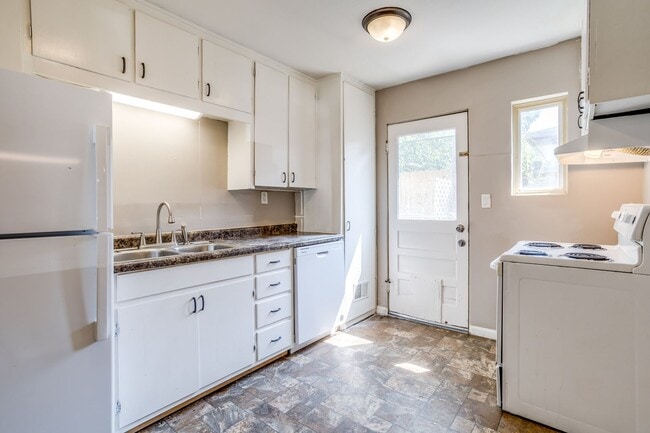 Photo - Cozy 2 bedroom 1 bathroom duplex in Southe...