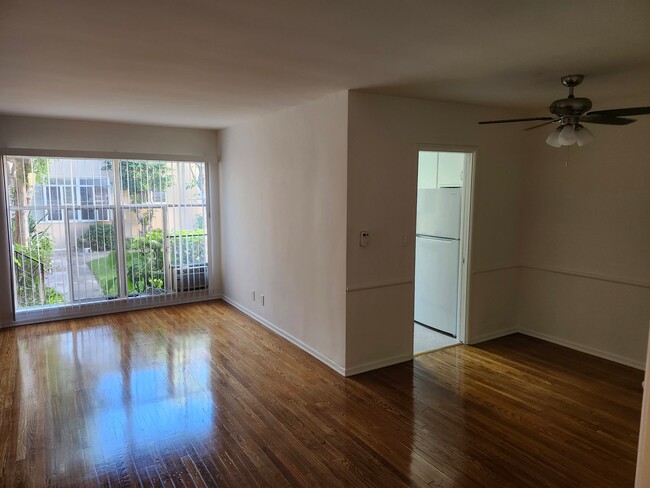 Photo - 1347 N Alta Vista Blvd Unidad 3