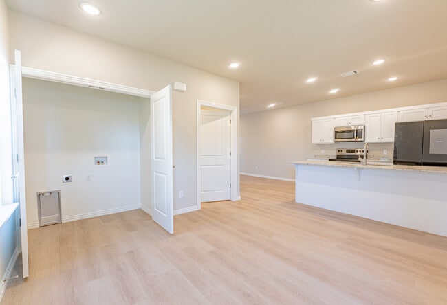 Photo - 1601 Casuarina Dr