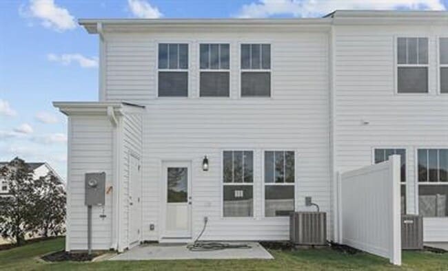 Photo - Beautiful 3/2.5 Townhome Move in Ready!
