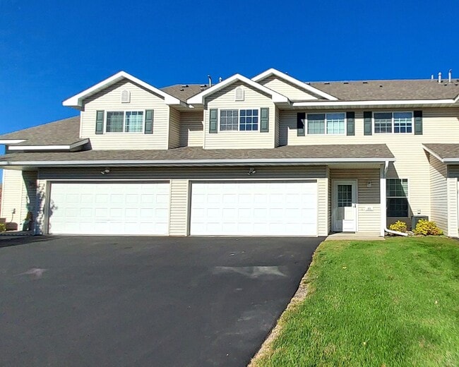 Building Photo - Nice 3 Bedroom 1.5 Bathroom Townhome in Hu...