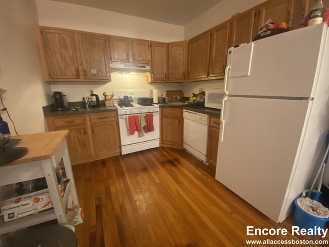 Building Photo - 19 Egremont Rd Unit 1