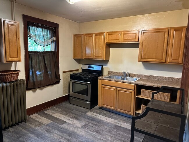 Photo - 25 N Railroad St Unit #2nd floor