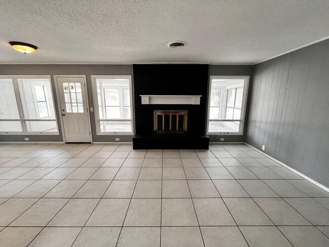 Photo - 5212 44th St