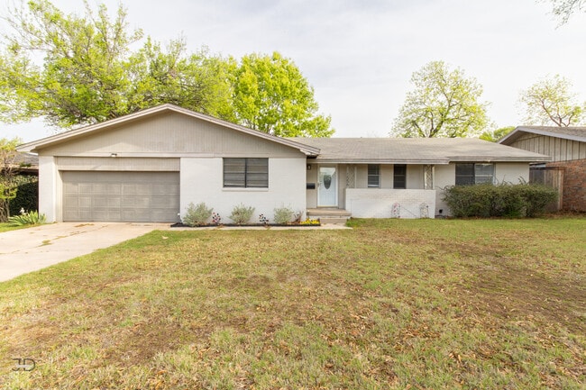 Building Photo - 1556 Singleton Ave