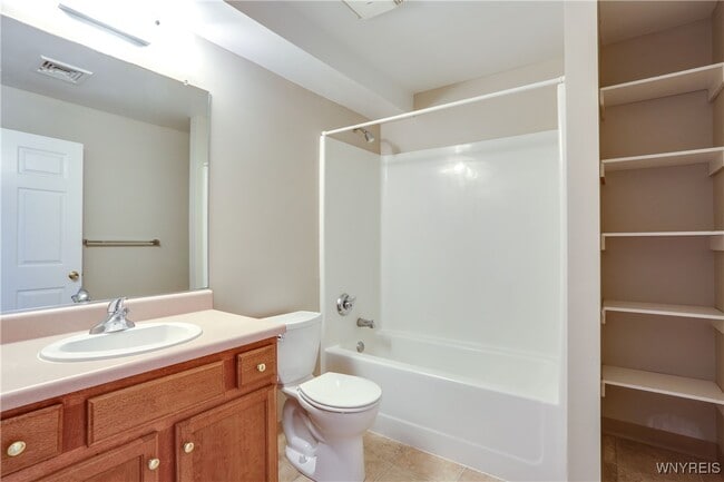 Photo - 25 Stonington Ln