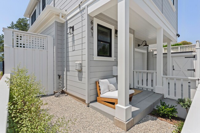 Photo - 641 Center St