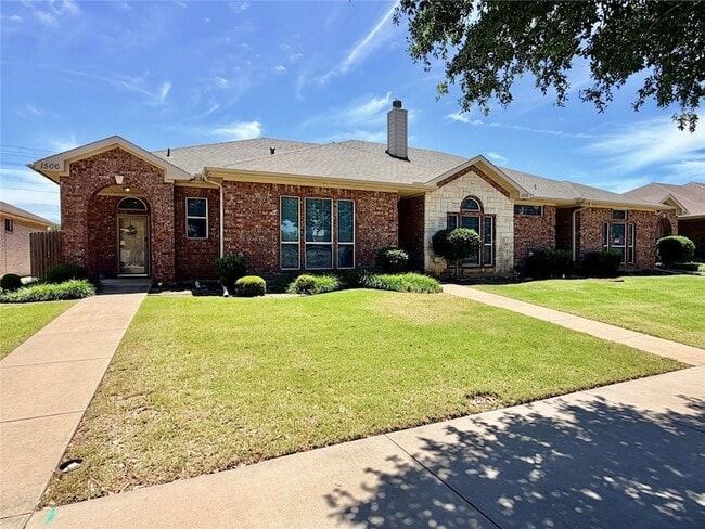 Photo - 1506 Poinsettia Blvd