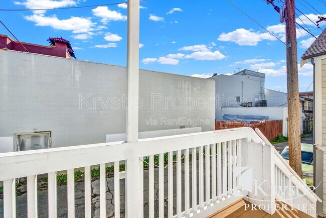 Photo - 520 Indian Aly