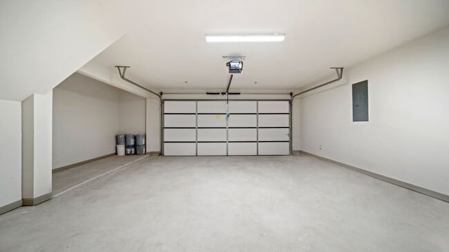 3BD, 3.5BA - 2926SF - Private Two Car Garage - The Summit Brownstones