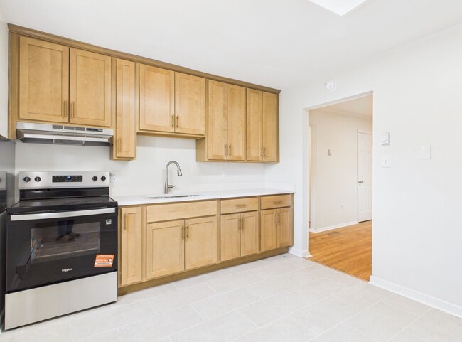 Building Photo - 3117 Meadowbridge Rd Unit 4