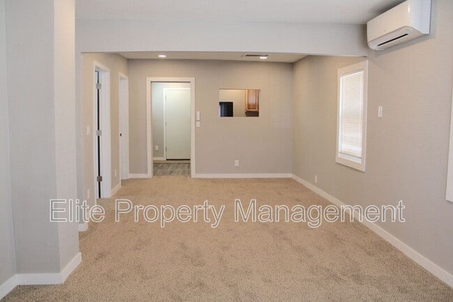 Photo - 1639 E Orman Ave