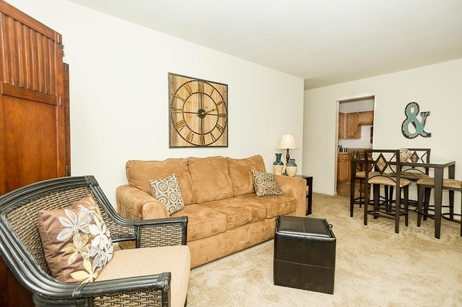 Modelo de sala de estar - Oakmont North Apartments