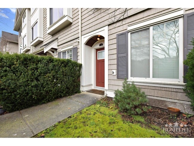 Photo - 1708 King George Blvd