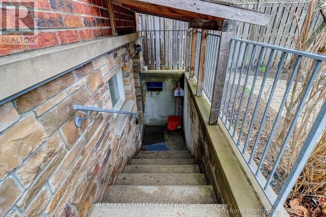 Photo - 49 Gooderham Dr