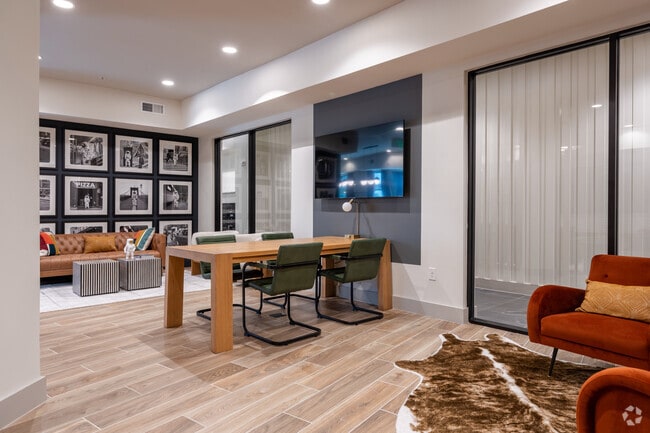 casa club - The Albright