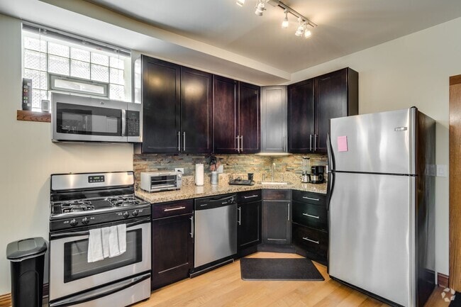 Building Photo - Bucktown: Fully furnished gorgeous 3 Bed, ... Unit 0 Rental