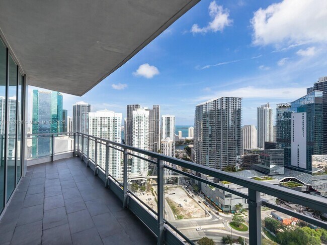 Photo - 92 SW 3rd St Unidad 3901