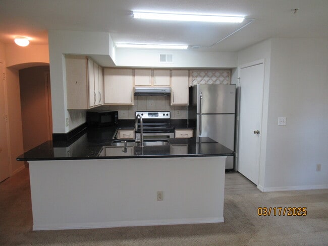Building Photo - 7340 Westpointe Blvd Unit #326