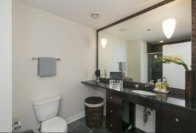 Photo - 667 W Wayman St