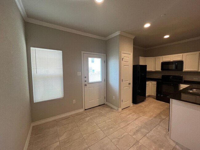 Photo - 16901 Dancing Ava