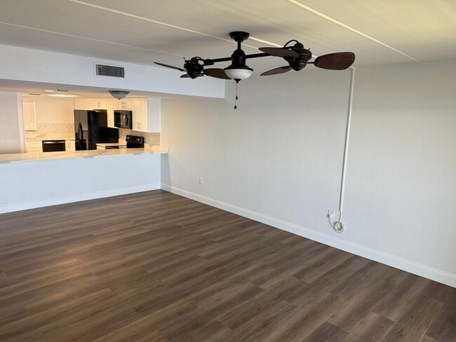 Counter top bar area - 3131 S Ridgewood Ave Unit River Club