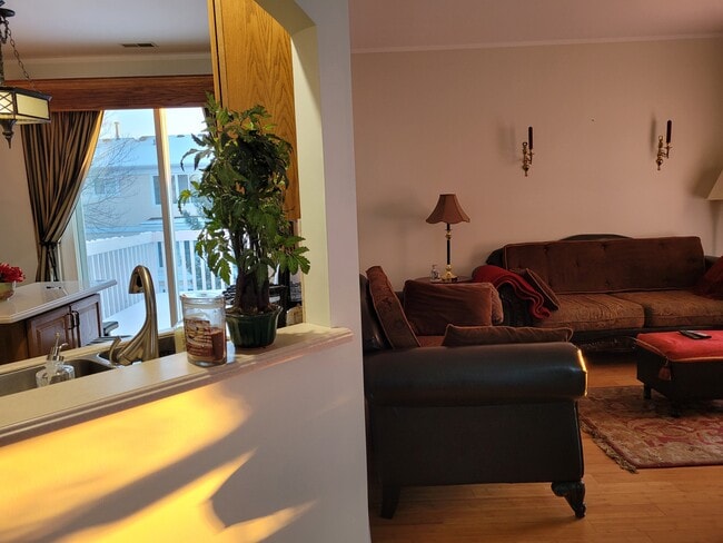 Photo - 2075 College Green Dr