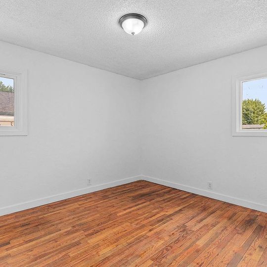 Bedroom - 1132 SW Rogue River Ave