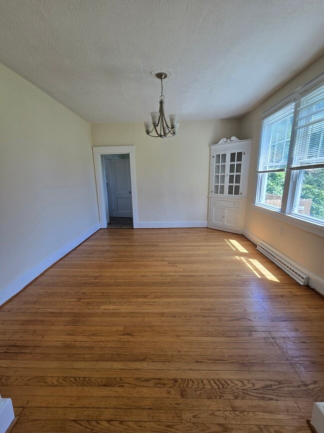 Photo - 105 E 32nd St