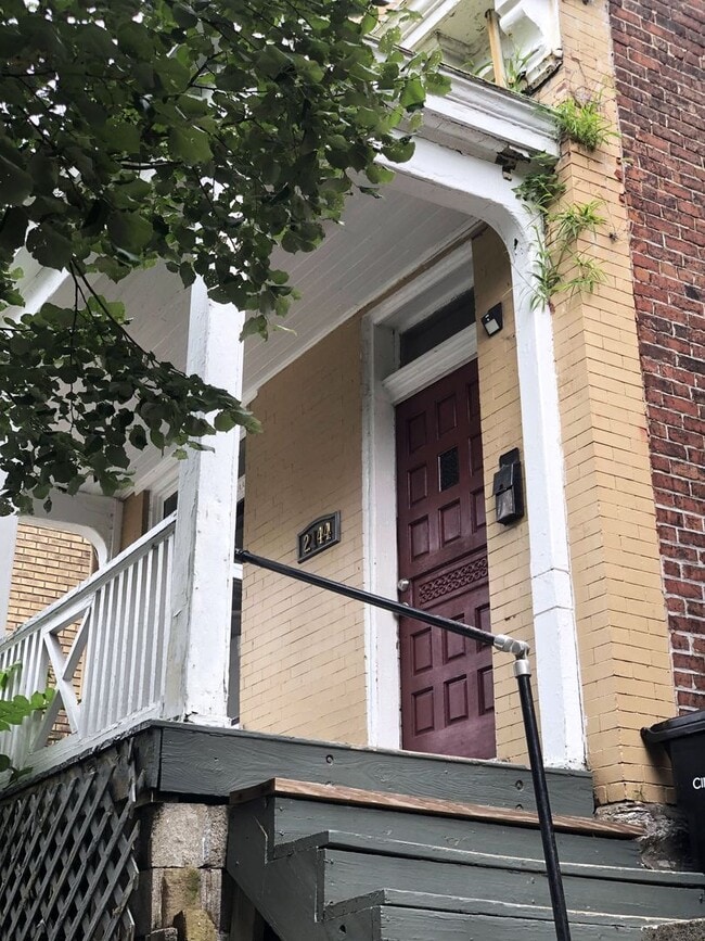 Photo - 2144 W Clifton Ave