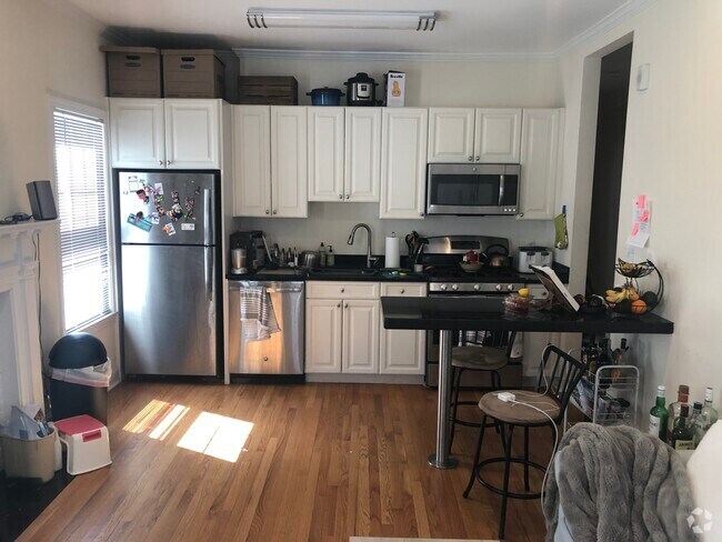 Building Photo - 75 Langdon St Unit 65-1 Rental