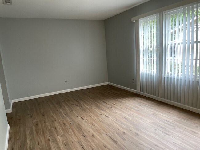 Family room - 2411 Deborah Dr