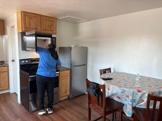 Photo - 570 W Main St Unit Green River Inn Apartment