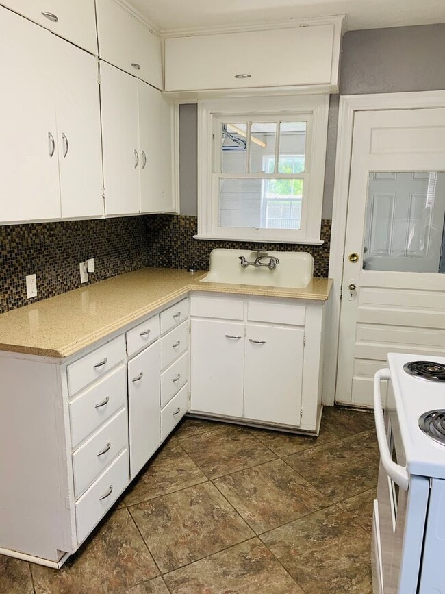 Photo - 1136 NW Oak Ave