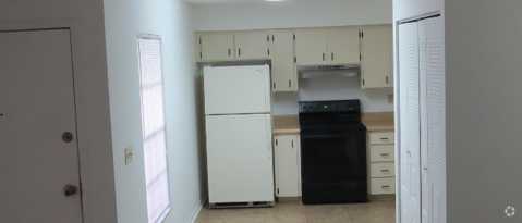 Building Photo - 8419 N Manhattan Ave Rental
