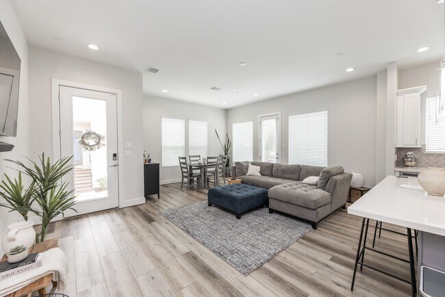 3354 Pinemont Dr