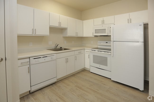 1BR, 1BA - 525 SF
