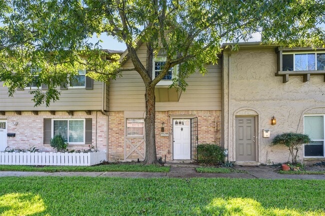 Building Photo - 7236 Crownwest St Unit 7236