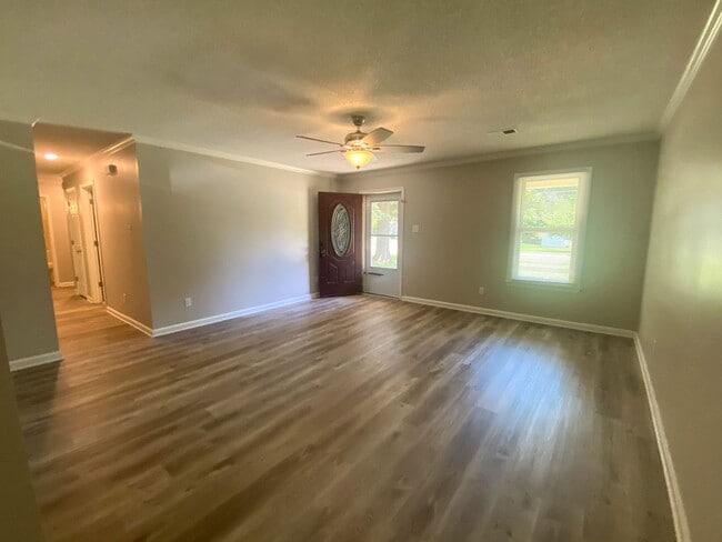 Photo - 4 bed, 2 bath spacious home on large lot i...