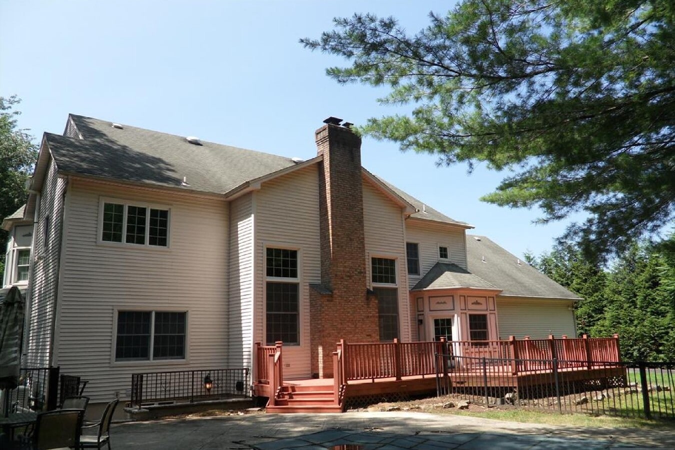 Photo - 765 Colonial Rd