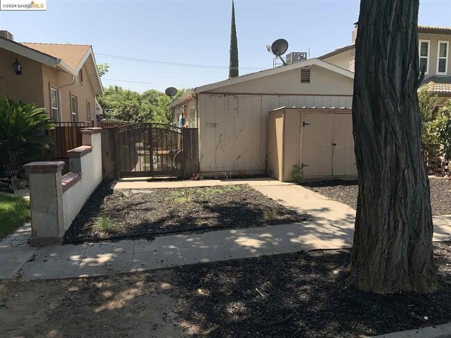 Photo - 124 W 8th St Rental