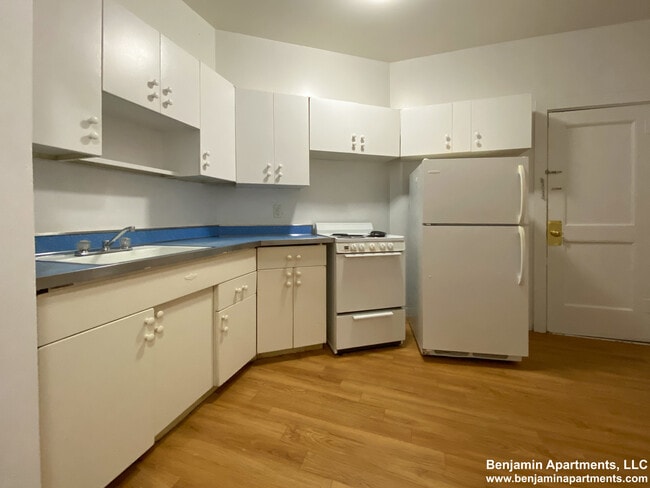 Photo - 1592 Beacon St Unidad 11 Rental