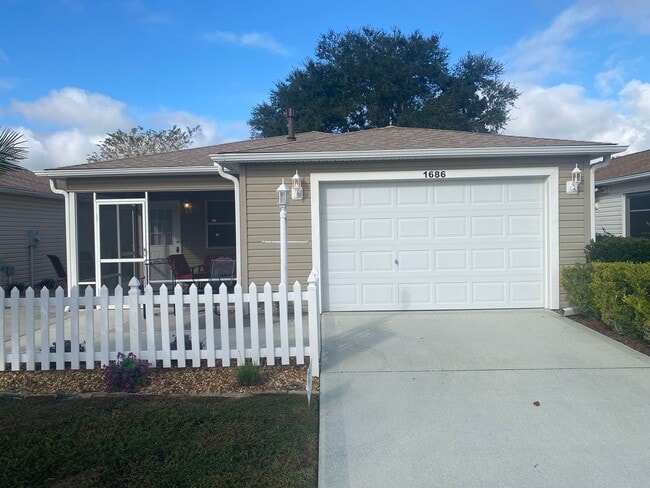 Building Photo - Warm and Inviting ANNUAL or SEASONAL 2 + 2 Turnkey Patio Villa in The Village of Mallory