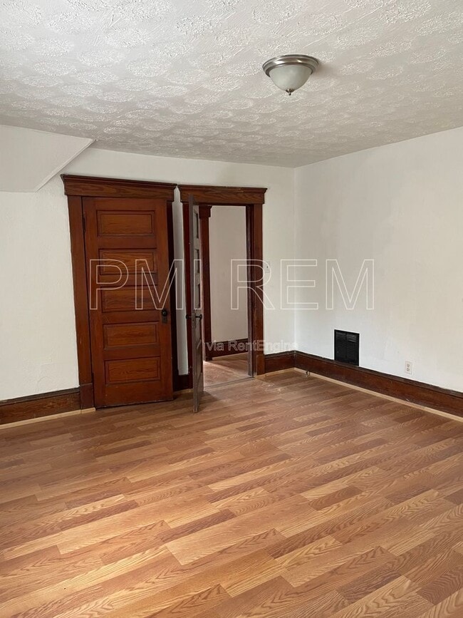 Photo - 2325 4th St NW