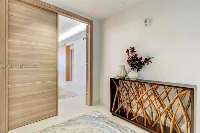 Building Photo - 515 Valencia Ave Unit 604