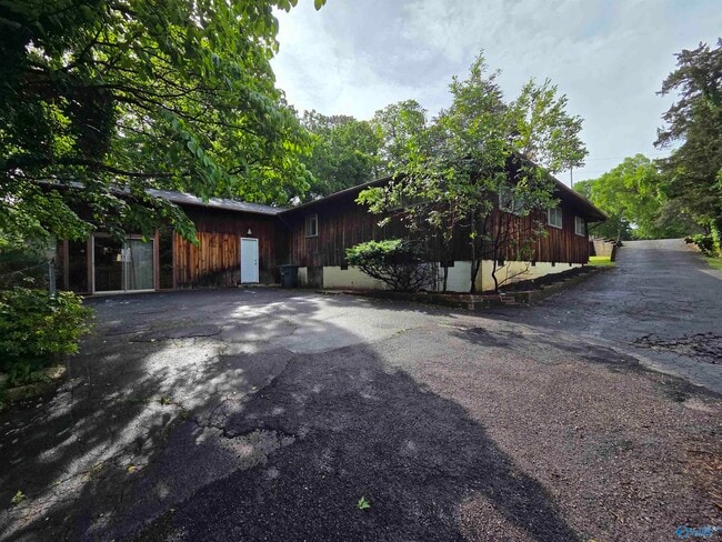 Building Photo - 1209 Governors Dr SE