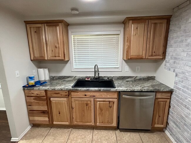 Photo - 719 W Loop Dr