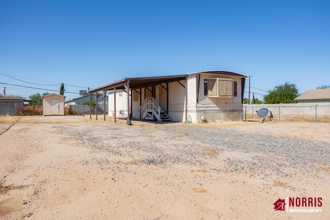 Building Photo - Manufactured home with NO HOA and Plenty o...